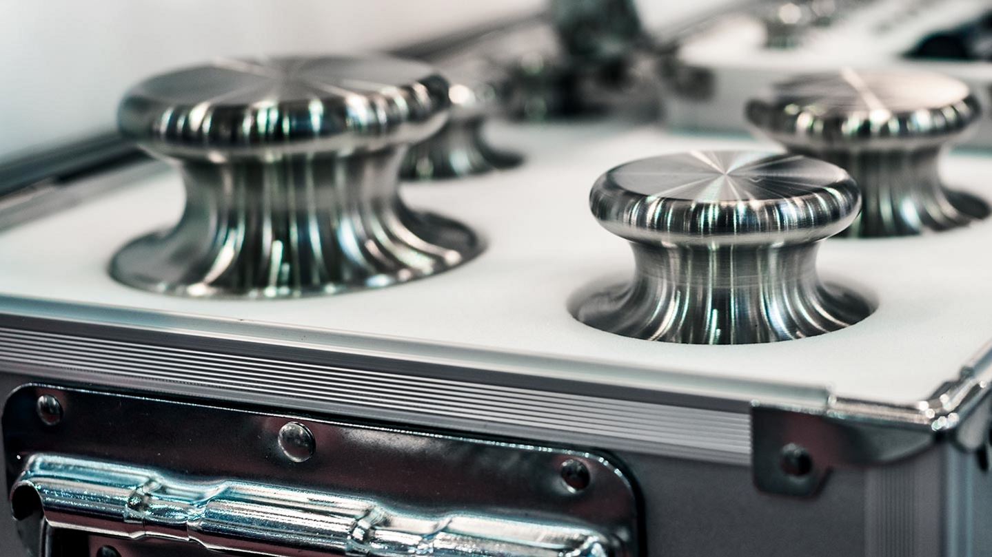 High-precision weights for standard weight measurements